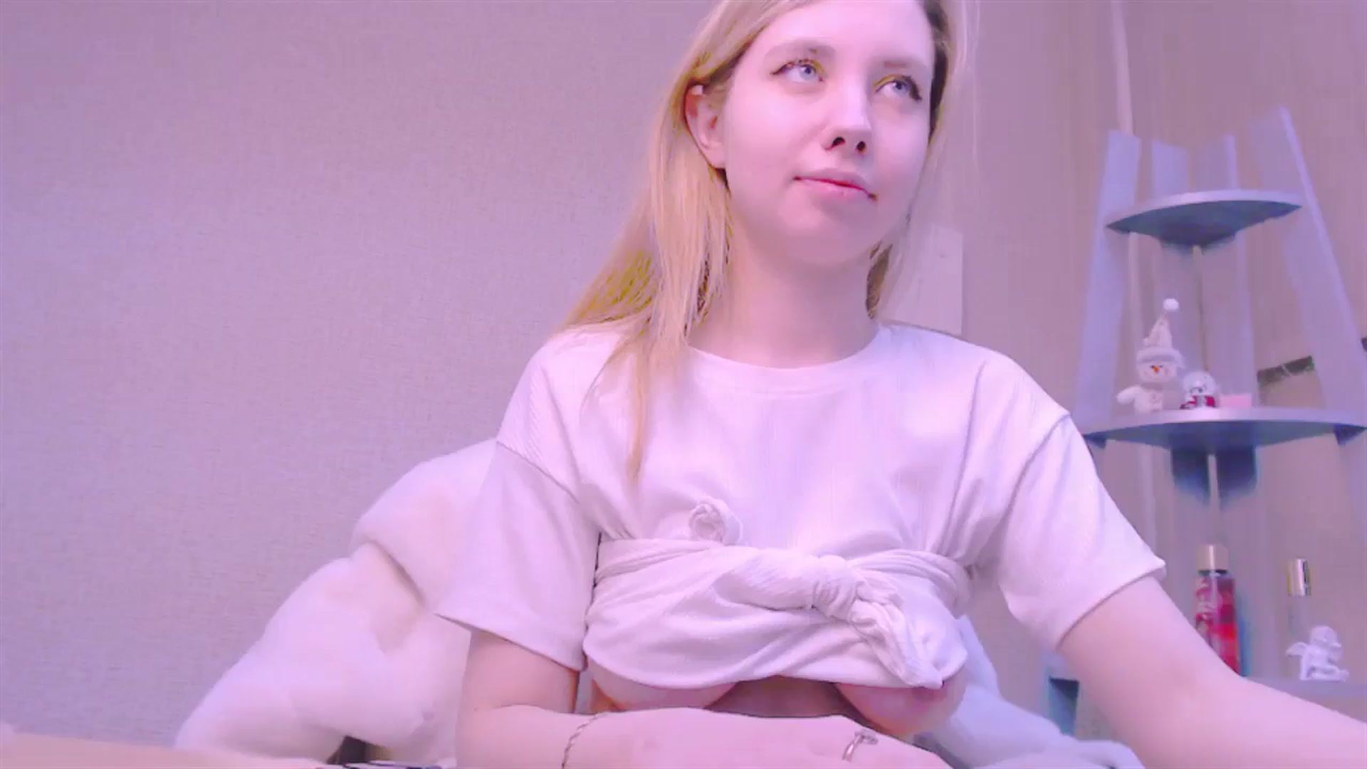 Gallery image thumbnail from AliceFire_'s myfreecams stream on, 01/27/2025, 11:00 image 1 of 20