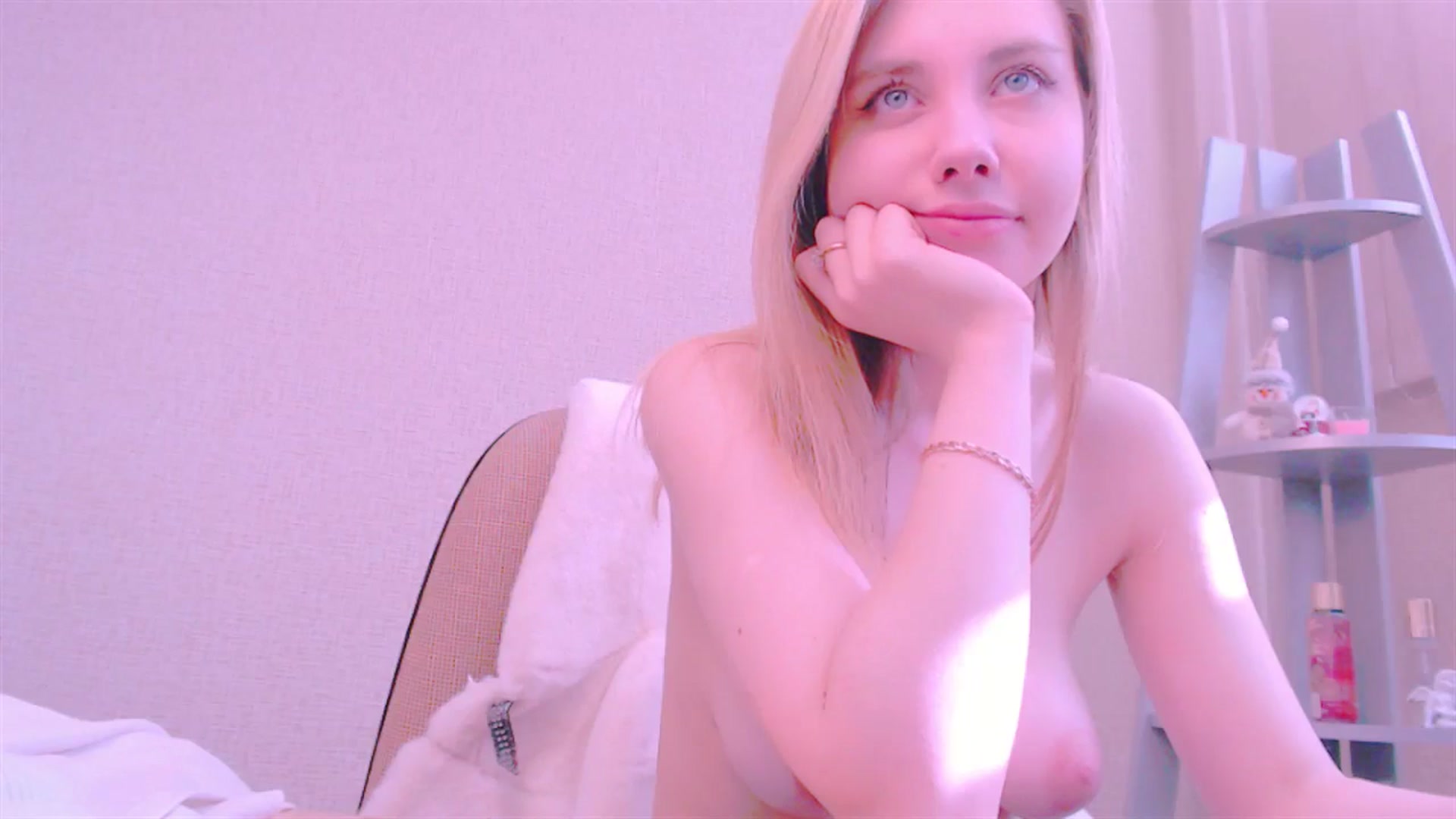 Gallery image thumbnail from AliceFire_'s myfreecams stream on, 01/28/2025, 11:28 image 3 of 20