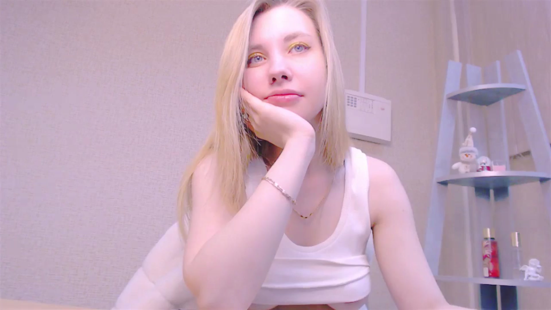 Gallery image thumbnail from AliceFire_'s myfreecams stream on, 02/03/2025, 12:32 image 4 of 20