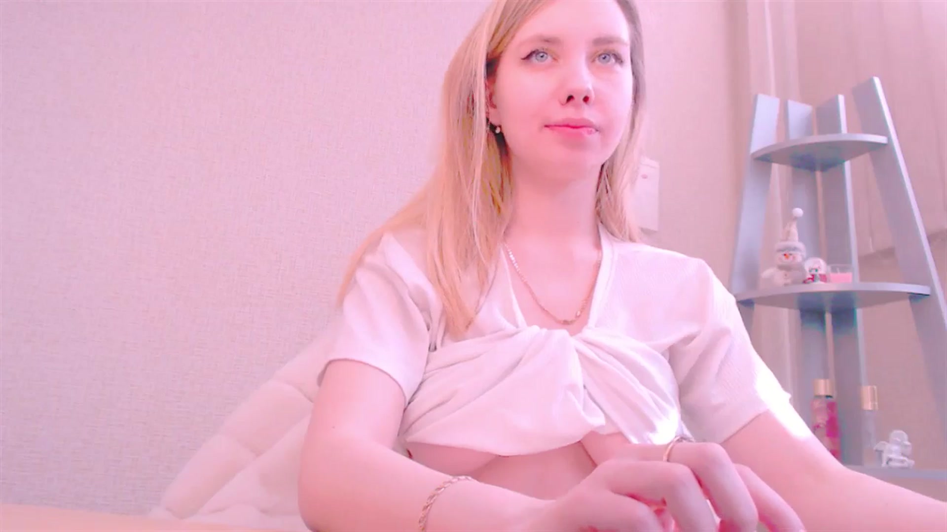 Gallery image thumbnail from AliceFire_'s myfreecams stream on, 02/05/2025, 11:20 image 16 of 20