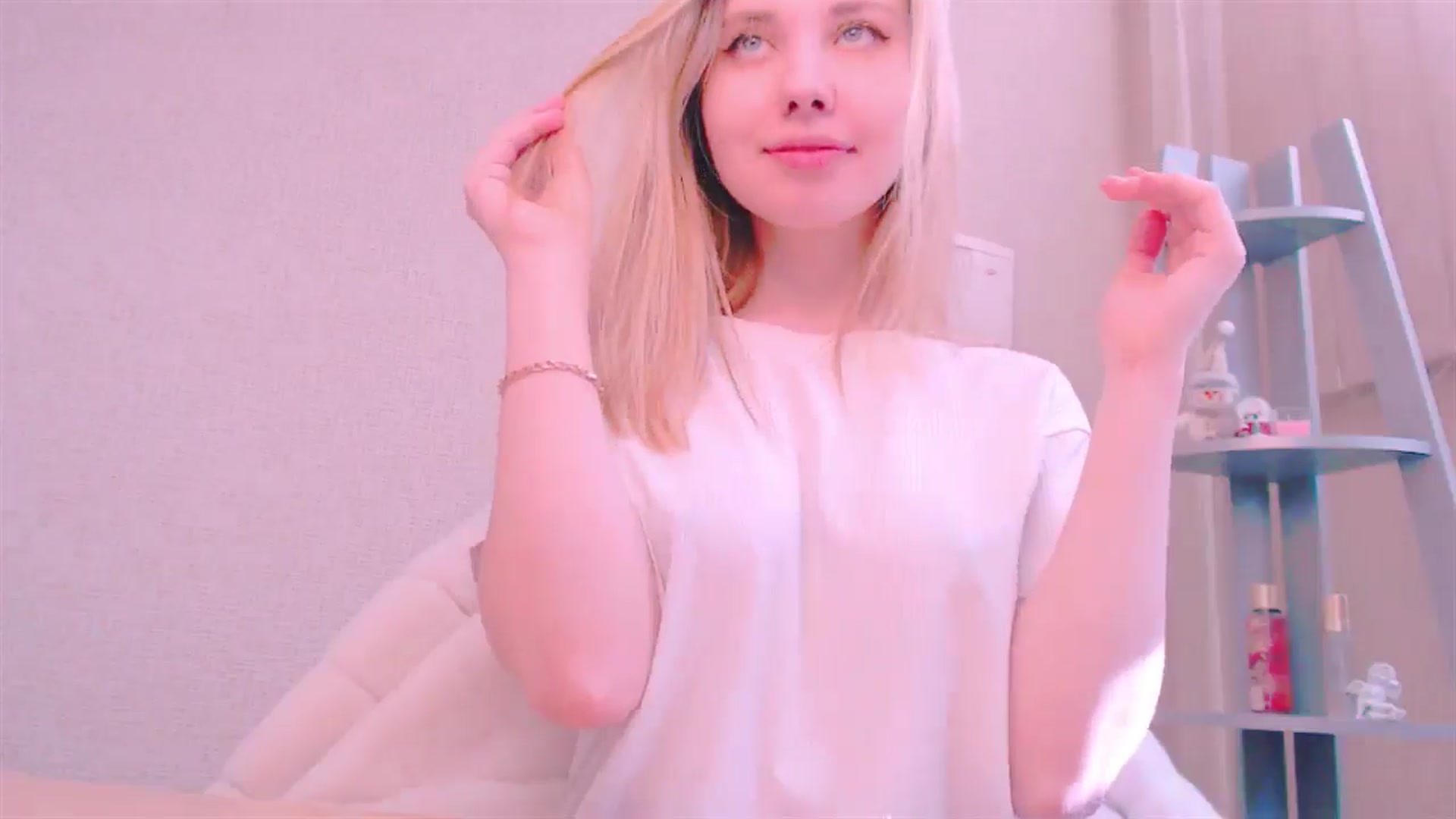 Gallery image thumbnail from AliceFire_'s myfreecams stream on, 02/05/2025, 11:20 image 11 of 20