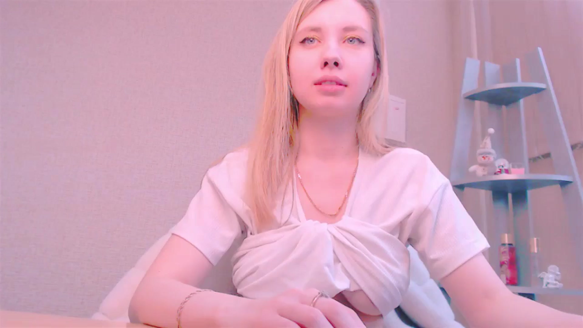 Gallery image thumbnail from AliceFire_'s myfreecams stream on, 02/05/2025, 11:20 image 19 of 20