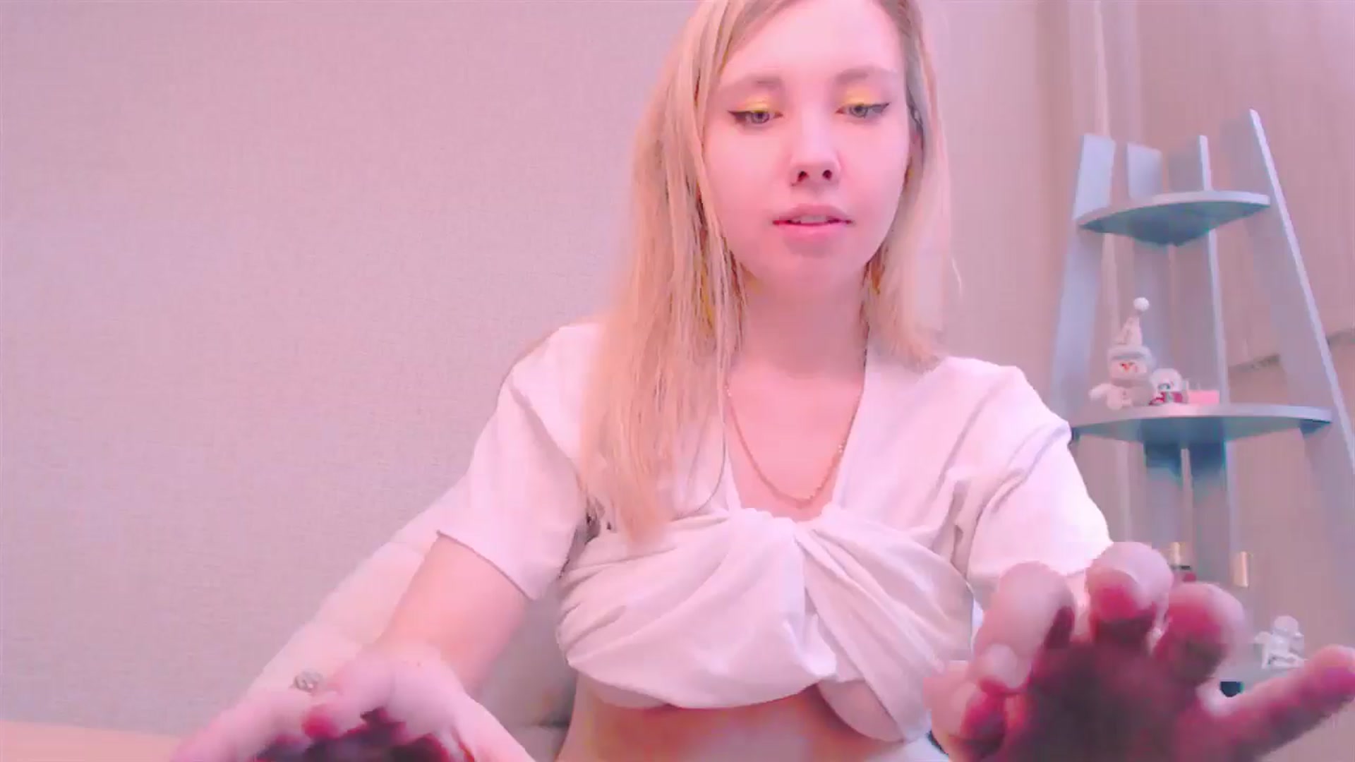 Gallery image thumbnail from AliceFire_'s myfreecams stream on, 02/05/2025, 11:20 image 18 of 20