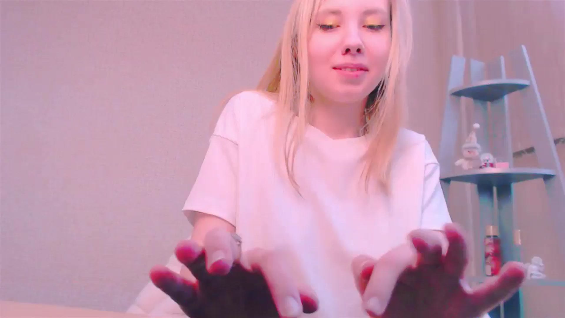 Gallery image thumbnail from AliceFire_'s myfreecams stream on, 02/05/2025, 11:56 image 5 of 20