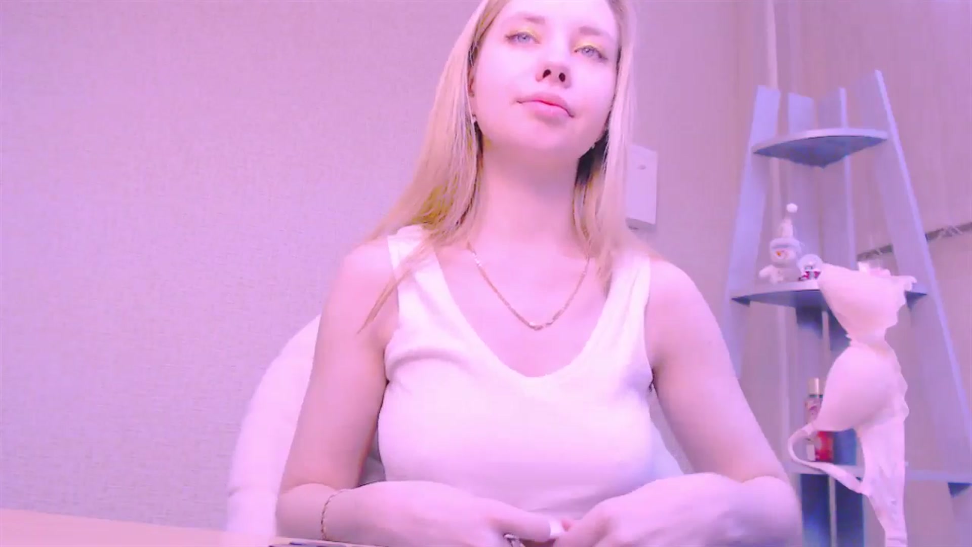 Gallery image thumbnail from AliceFire_'s myfreecams stream on, 02/06/2025, 10:56 image 9 of 20