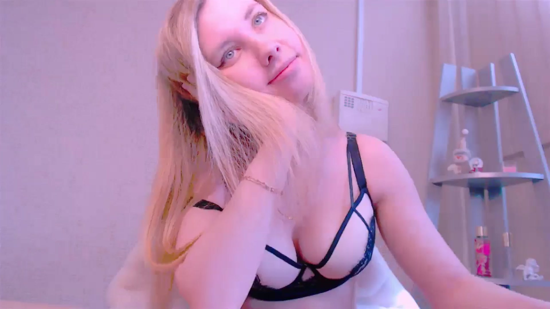 Gallery image thumbnail from AliceFire_'s myfreecams stream on, 02/07/2025, 11:47 image 2 of 20