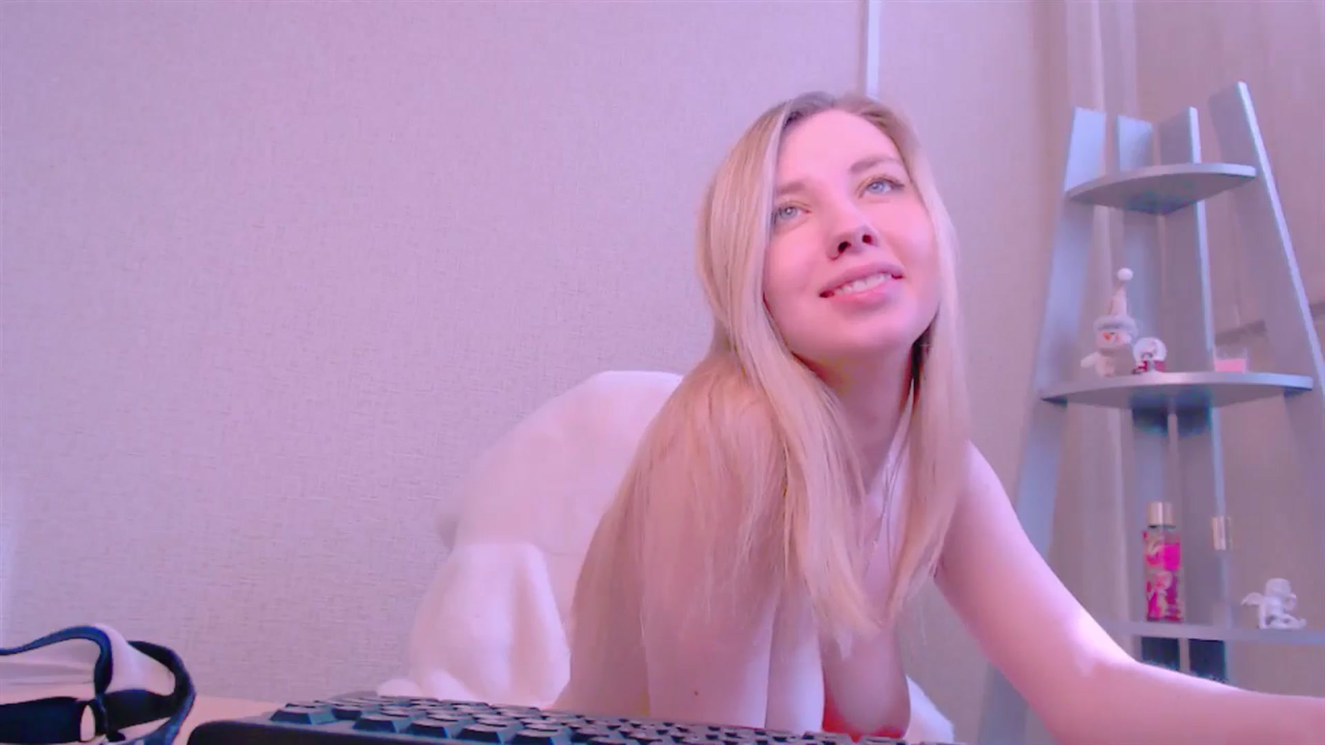 Gallery image thumbnail from AliceFire_'s myfreecams stream on, 02/07/2025, 11:47 image 9 of 20