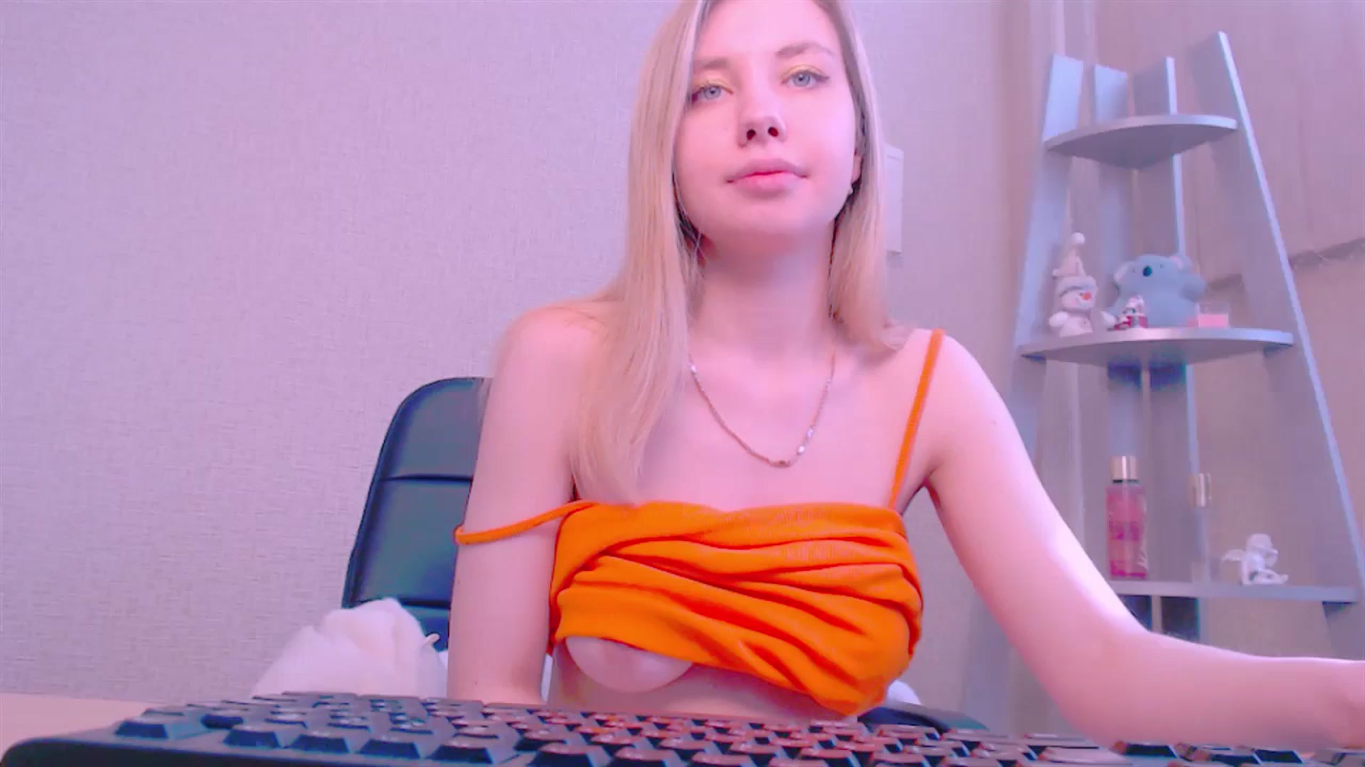Gallery image thumbnail from AliceFire_'s myfreecams stream on, 02/08/2025, 11:33 image 17 of 20
