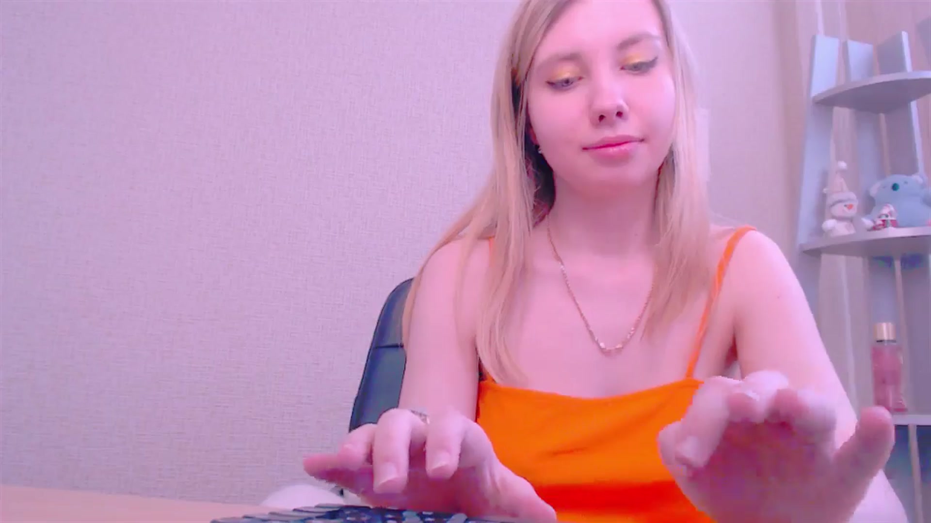 Gallery image thumbnail from AliceFire_'s myfreecams stream on, 02/08/2025, 13:20 image 3 of 20