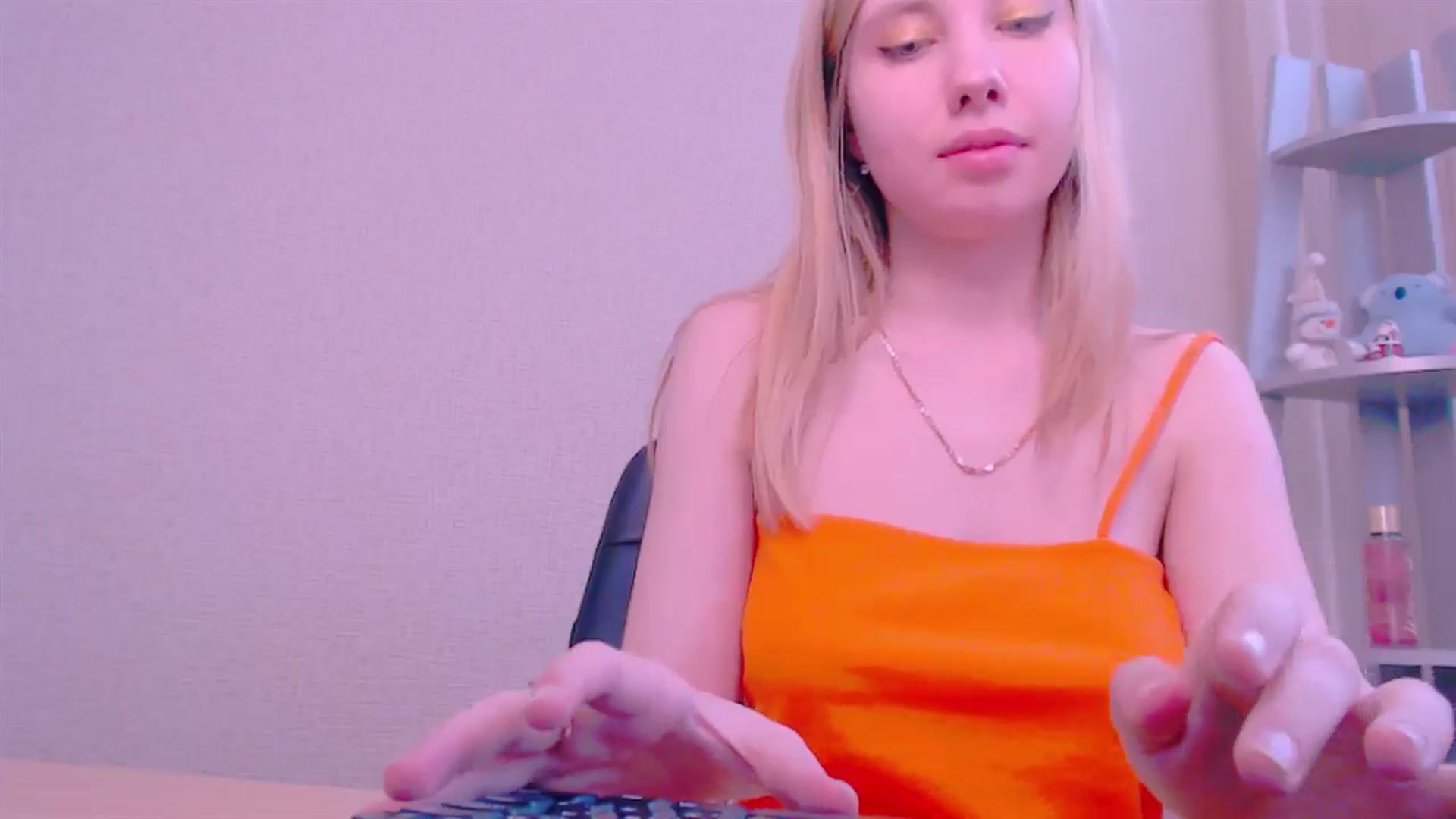 Gallery image thumbnail from AliceFire_'s myfreecams stream on, 02/08/2025, 13:20 image 7 of 20