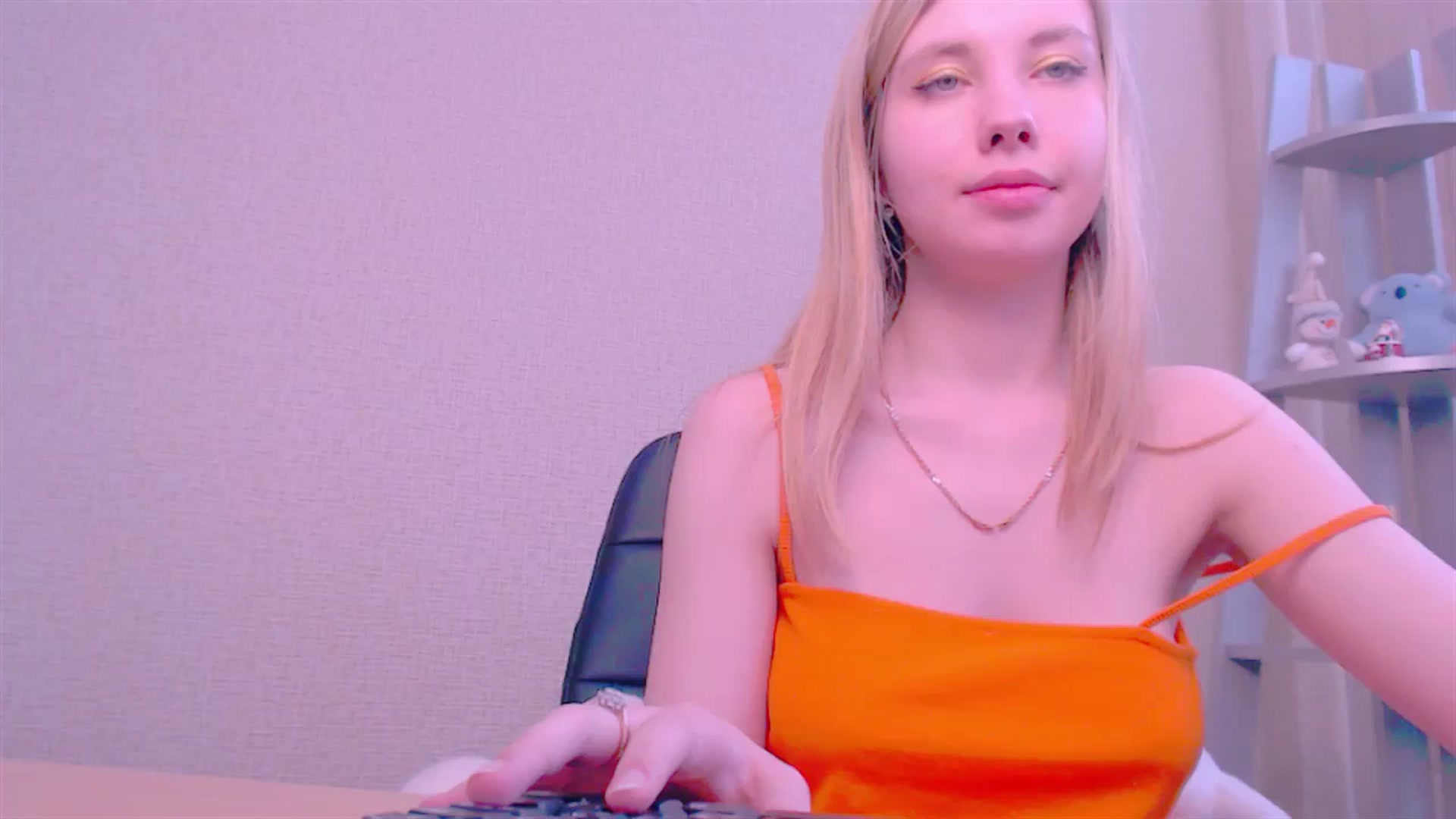 Gallery image thumbnail from AliceFire_'s myfreecams stream on, 02/08/2025, 13:20 image 12 of 20