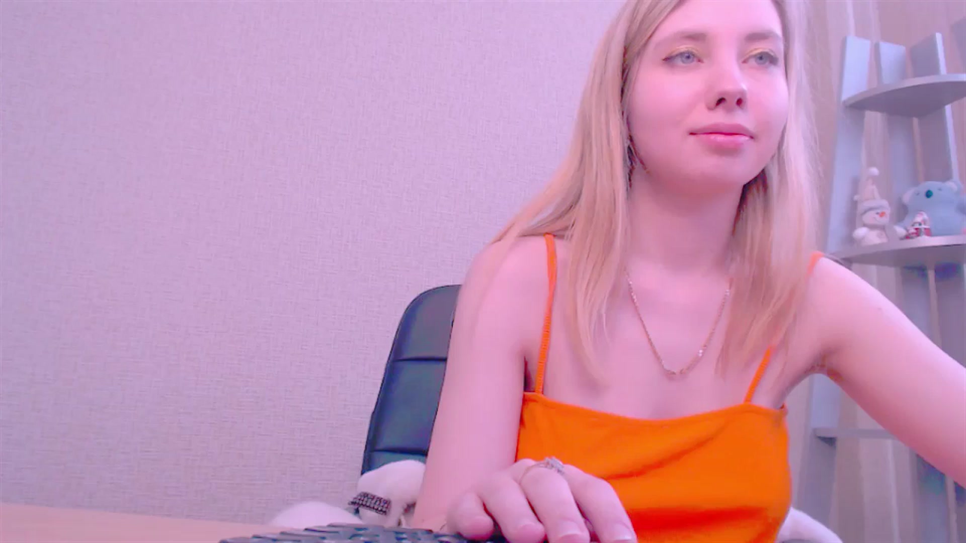 Gallery image thumbnail from AliceFire_'s myfreecams stream on, 02/08/2025, 13:20 image 2 of 20