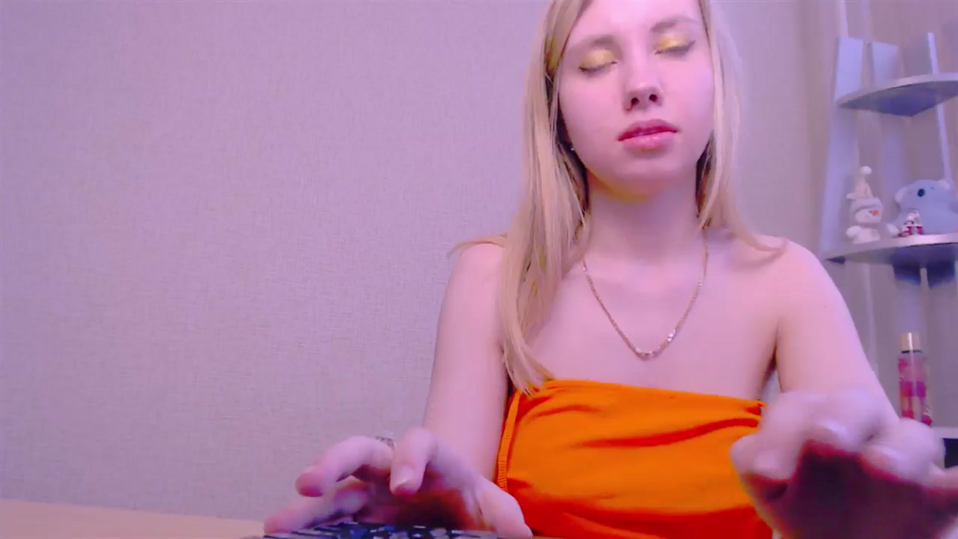 Gallery image thumbnail from AliceFire_'s myfreecams stream on, 02/08/2025, 13:20 image 18 of 20