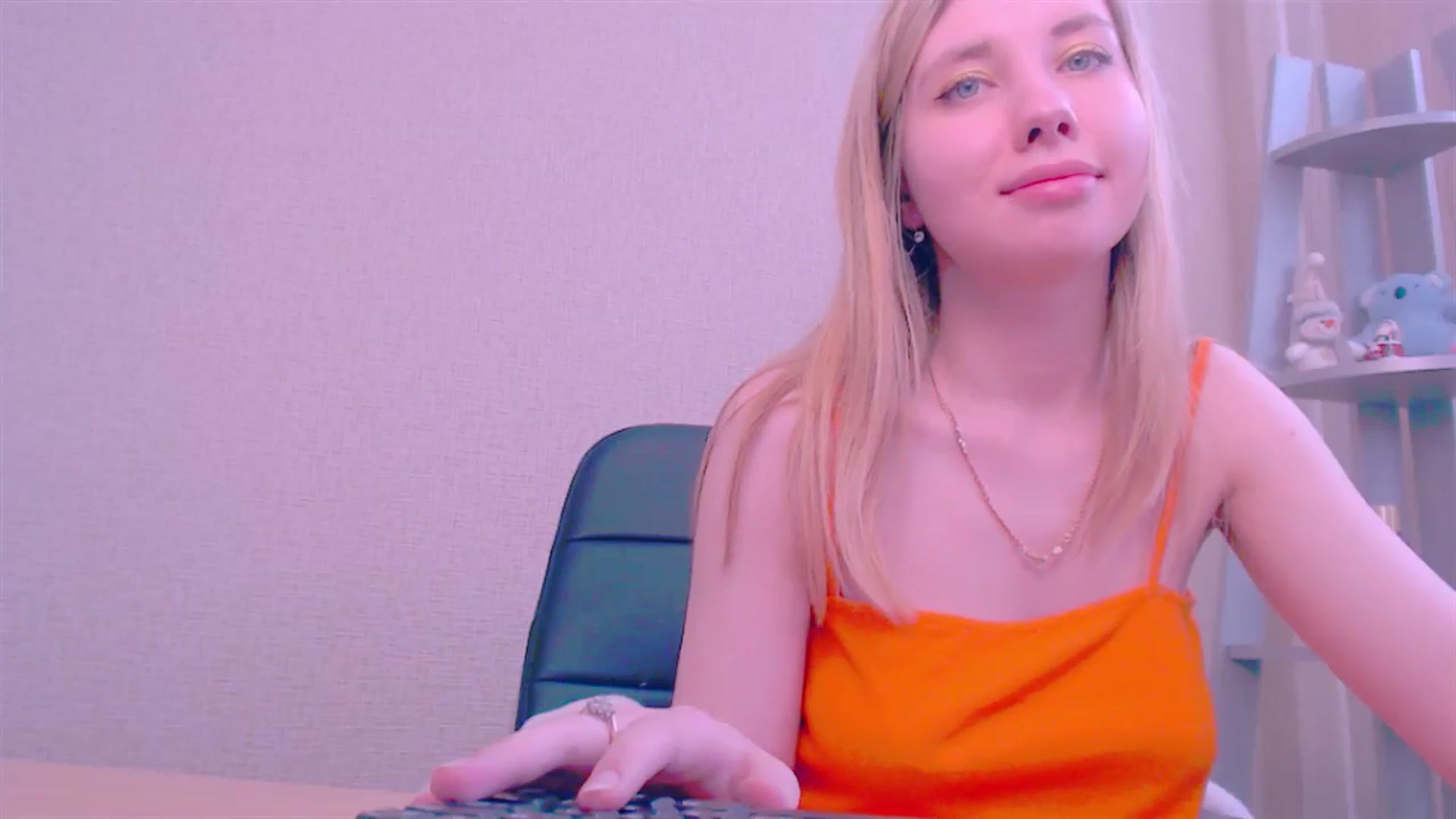 Gallery image thumbnail from AliceFire_'s myfreecams stream on, 02/08/2025, 13:20 image 5 of 20