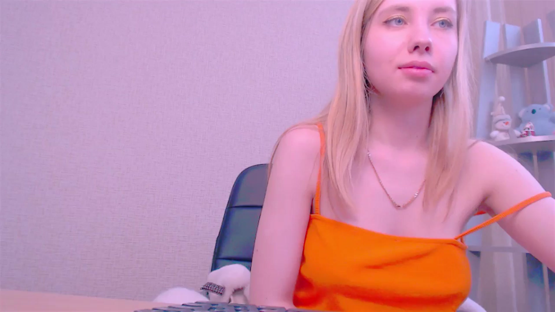 Gallery image thumbnail from AliceFire_'s myfreecams stream on, 02/08/2025, 13:20 image 8 of 20