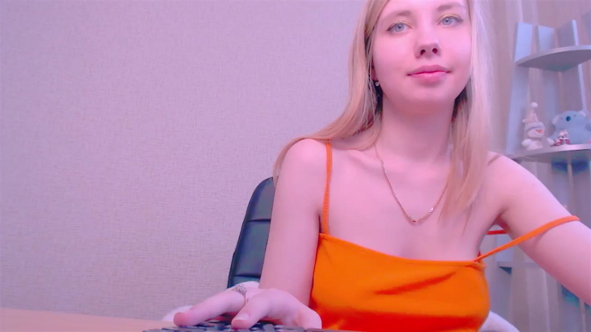 Gallery image thumbnail from AliceFire_'s myfreecams stream on, 02/08/2025, 13:20 image 9 of 20