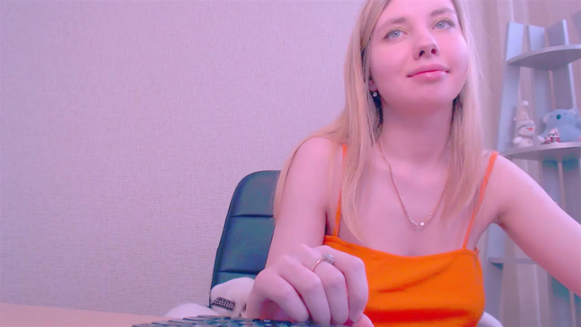 Gallery image thumbnail from AliceFire_'s myfreecams stream on, 02/08/2025, 13:20 image 4 of 20