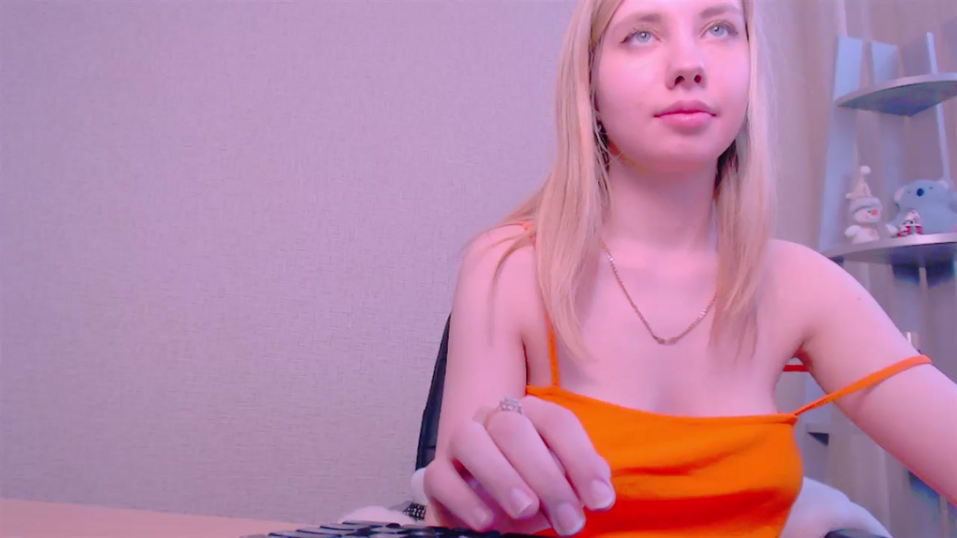 Gallery image thumbnail from AliceFire_'s myfreecams stream on, 02/08/2025, 13:20 image 14 of 20