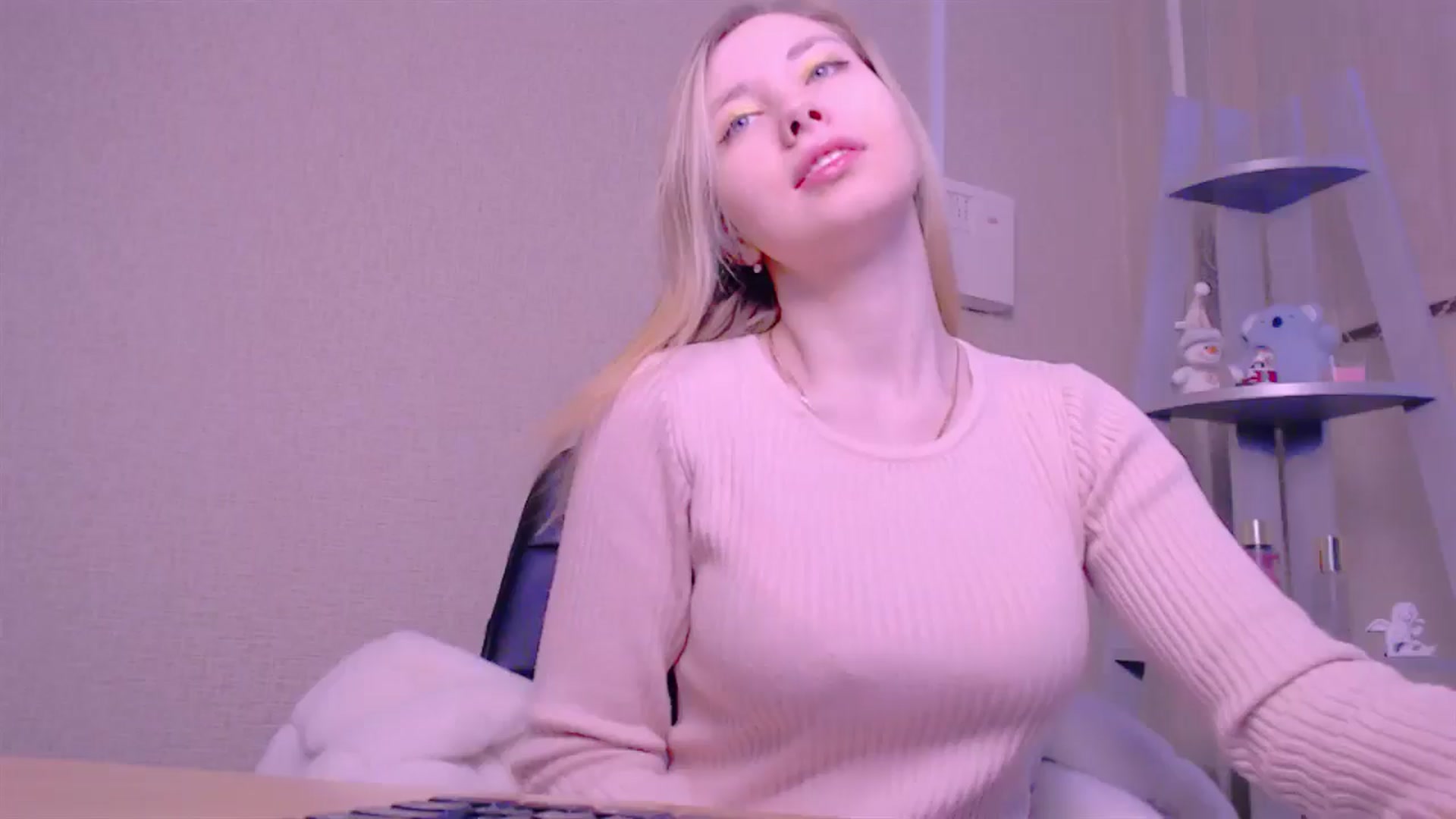 Gallery image thumbnail from AliceFire_'s myfreecams stream on, 02/10/2025, 08:08 image 1 of 20