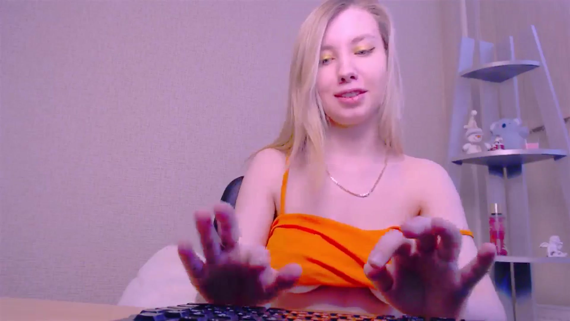 Gallery image thumbnail from AliceFire_'s myfreecams stream on, 02/10/2025, 10:42 image 16 of 20