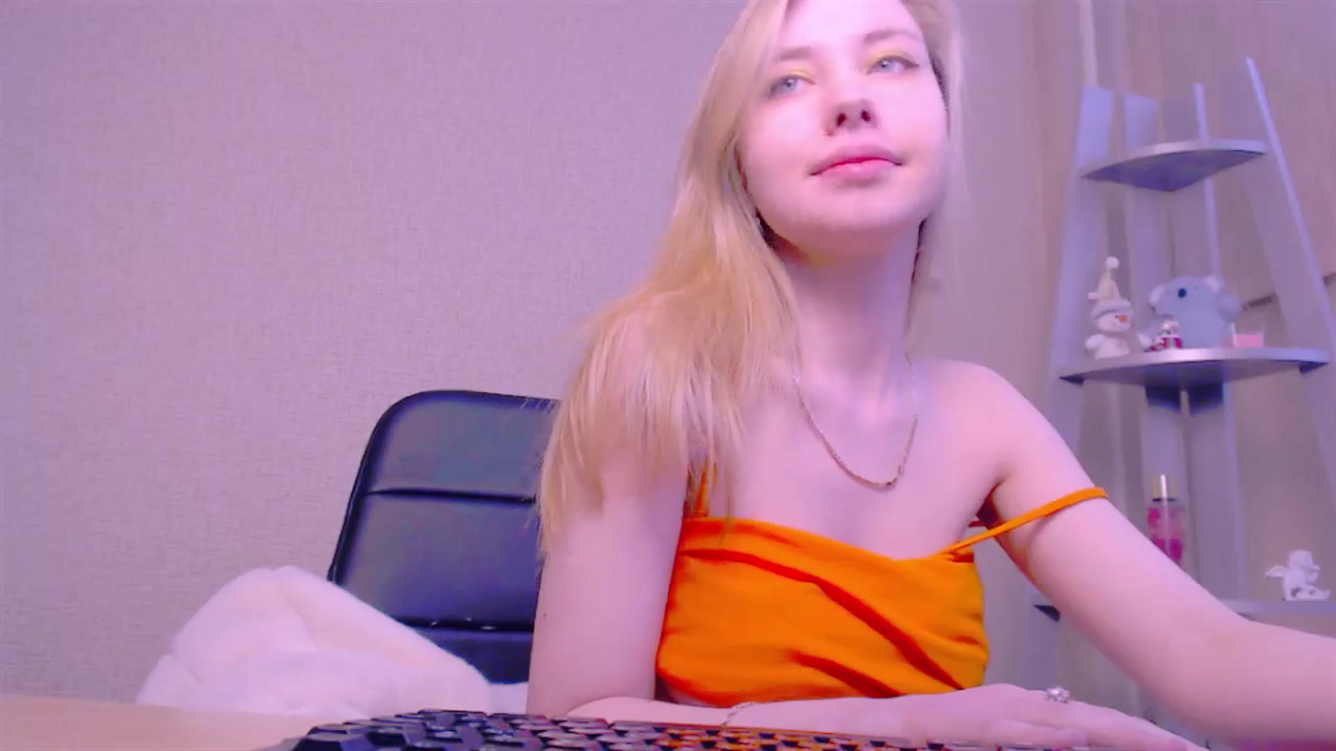 Gallery image thumbnail from AliceFire_'s myfreecams stream on, 02/10/2025, 10:42 image 15 of 20
