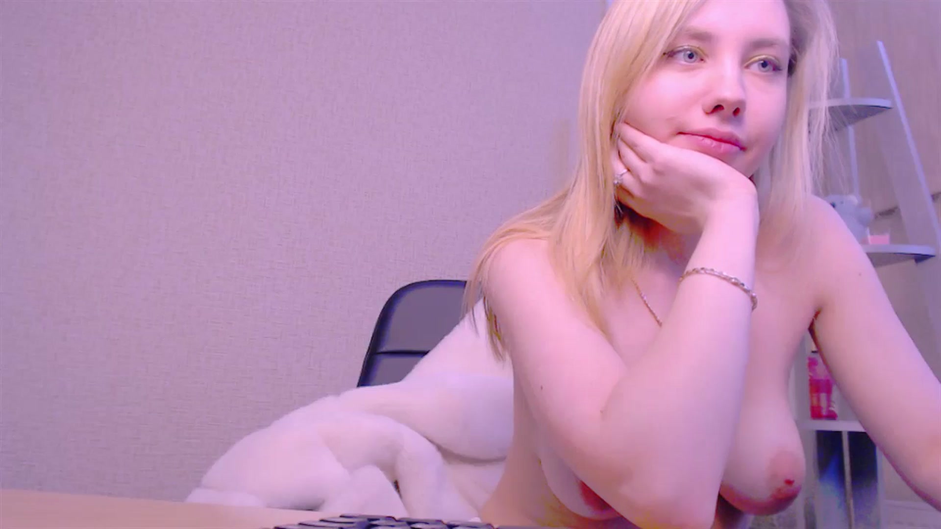 Gallery image thumbnail from AliceFire_'s myfreecams stream on, 02/10/2025, 11:24 image 8 of 20