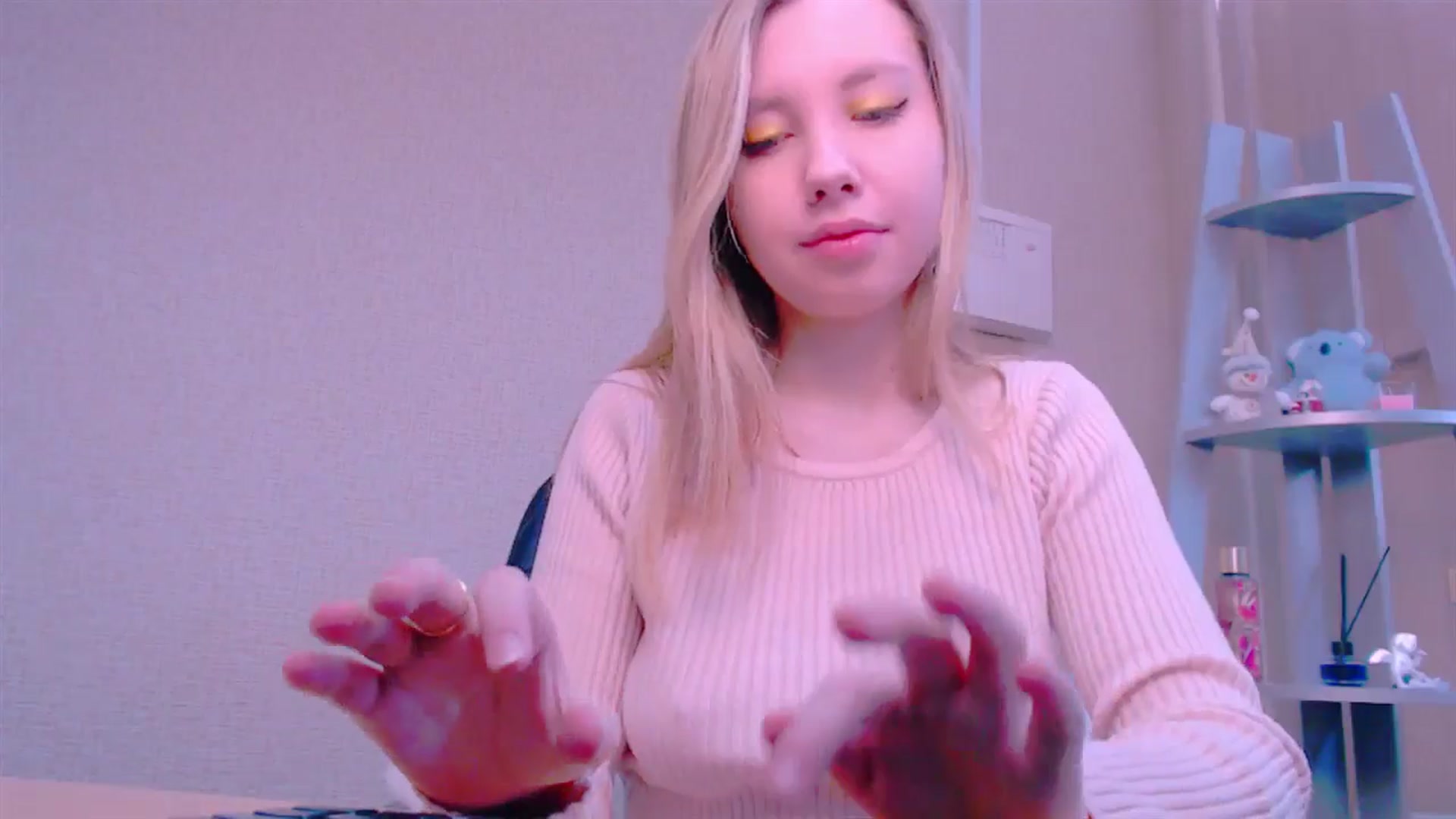 Gallery image thumbnail from AliceFire_'s myfreecams stream on, 02/13/2025, 07:48 image 9 of 20