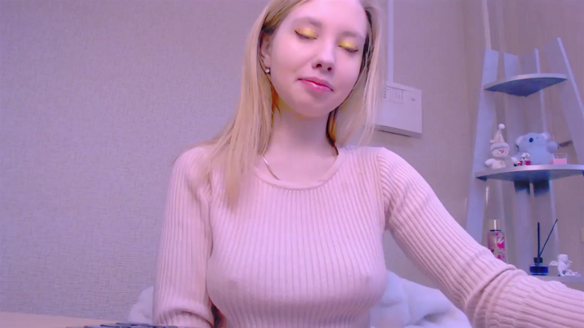 Gallery image thumbnail from AliceFire_'s myfreecams stream on, 02/13/2025, 07:48 image 1 of 20