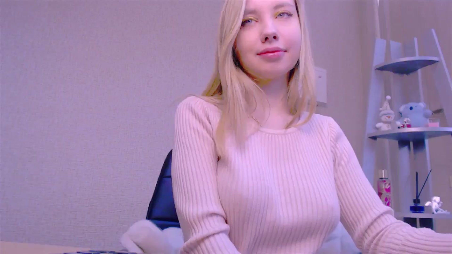 Gallery image thumbnail from AliceFire_'s myfreecams stream on, 02/13/2025, 07:48 image 8 of 20
