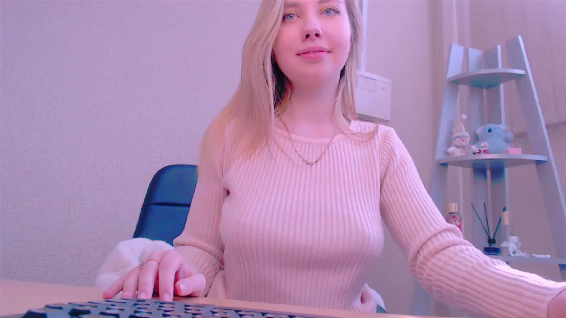 Gallery image thumbnail from AliceFire_'s myfreecams stream on, 02/13/2025, 11:54 image 19 of 20