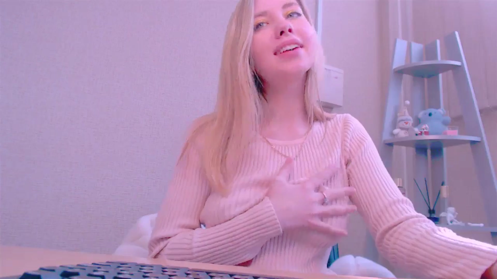 Gallery image thumbnail from AliceFire_'s myfreecams stream on, 02/13/2025, 11:54 image 18 of 20