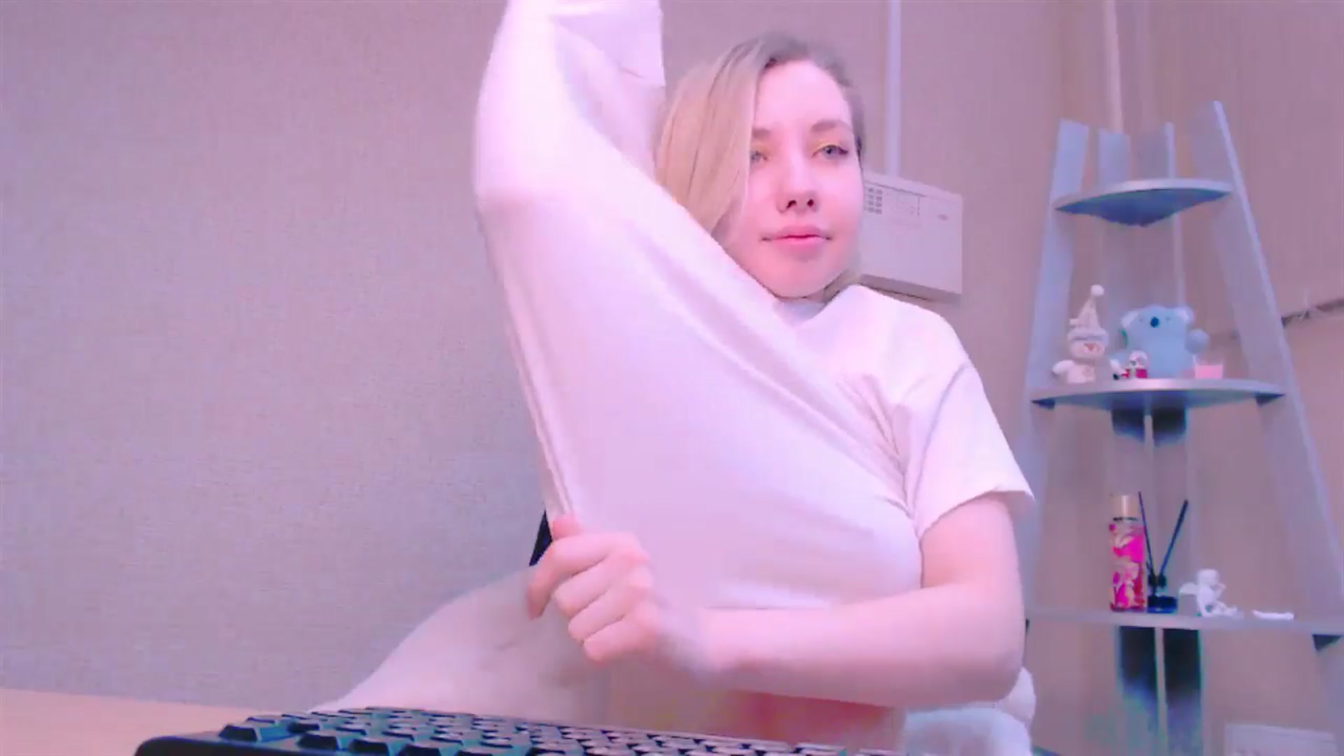 Gallery image thumbnail from AliceFire_'s myfreecams stream on, 02/14/2025, 12:07 image 2 of 20