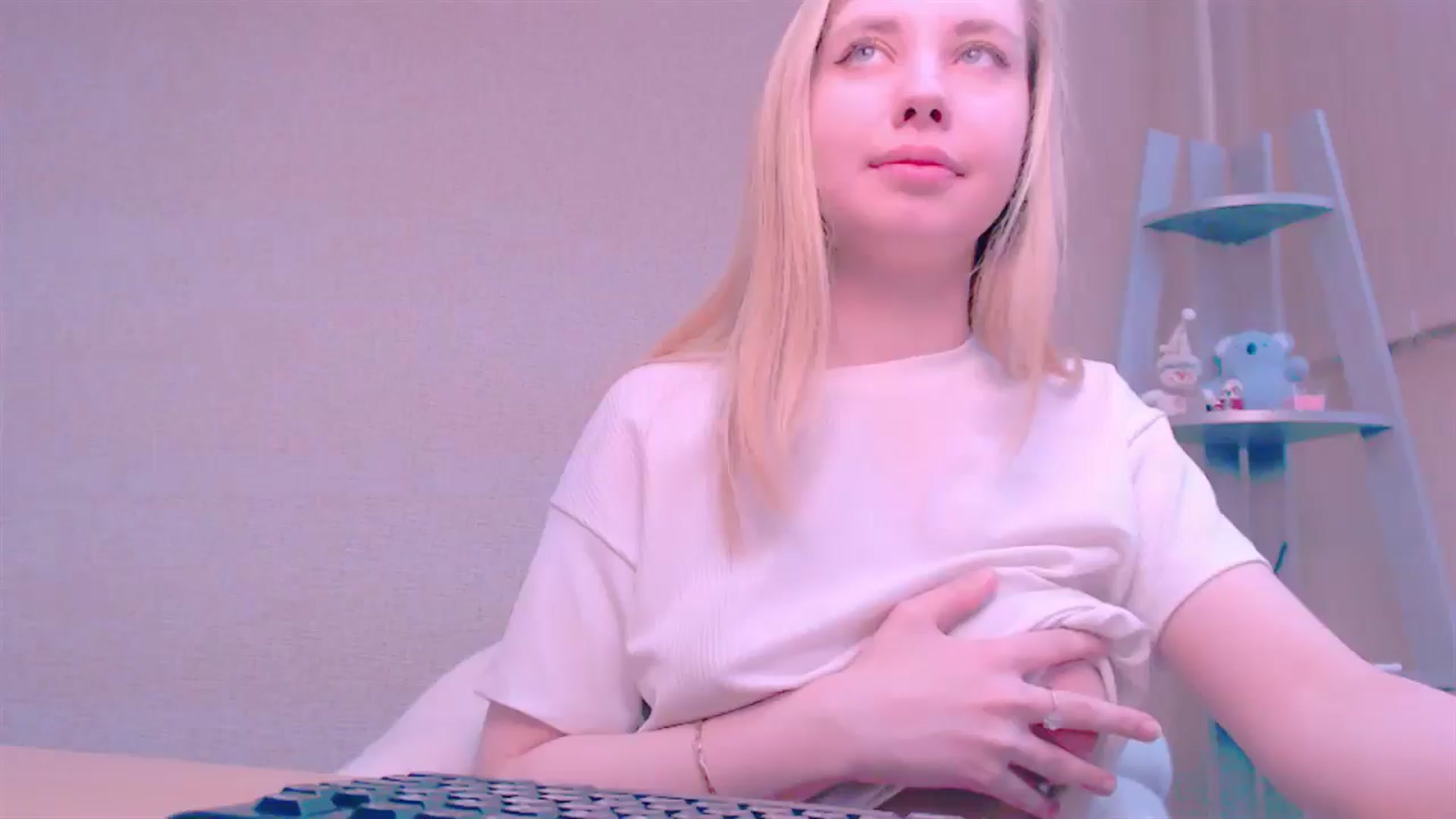 Gallery image thumbnail from AliceFire_'s myfreecams stream on, 02/14/2025, 12:07 image 6 of 20