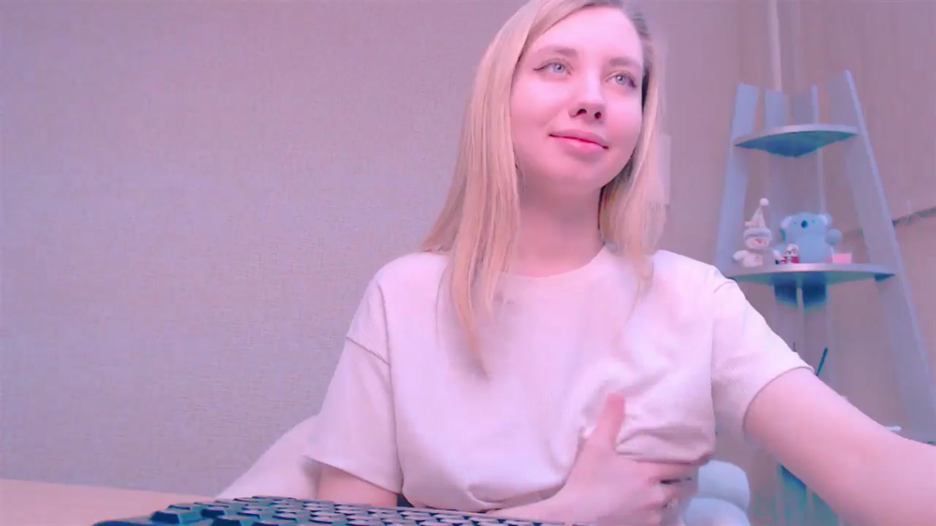 Gallery image thumbnail from AliceFire_'s myfreecams stream on, 02/14/2025, 12:07 image 4 of 20
