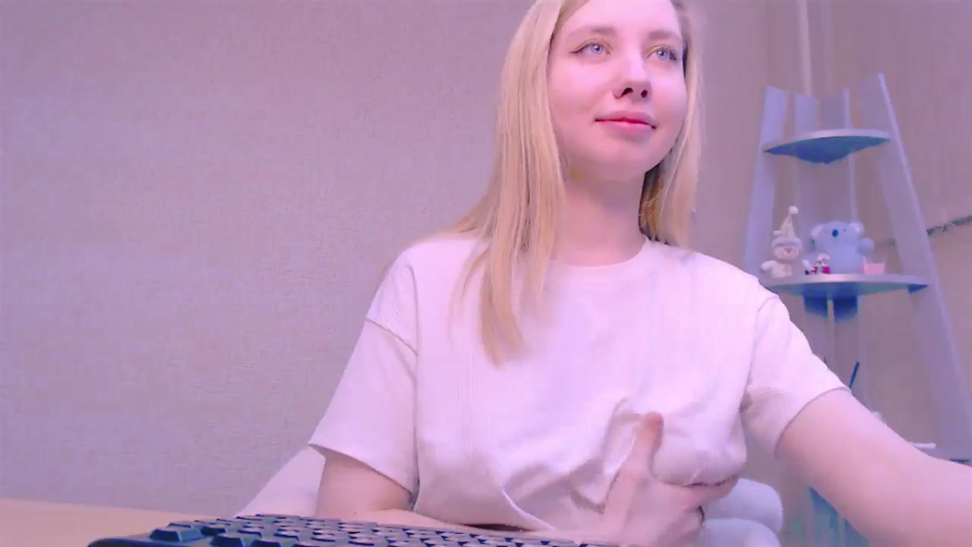 Gallery image thumbnail from AliceFire_'s myfreecams stream on, 02/14/2025, 12:07 image 3 of 20