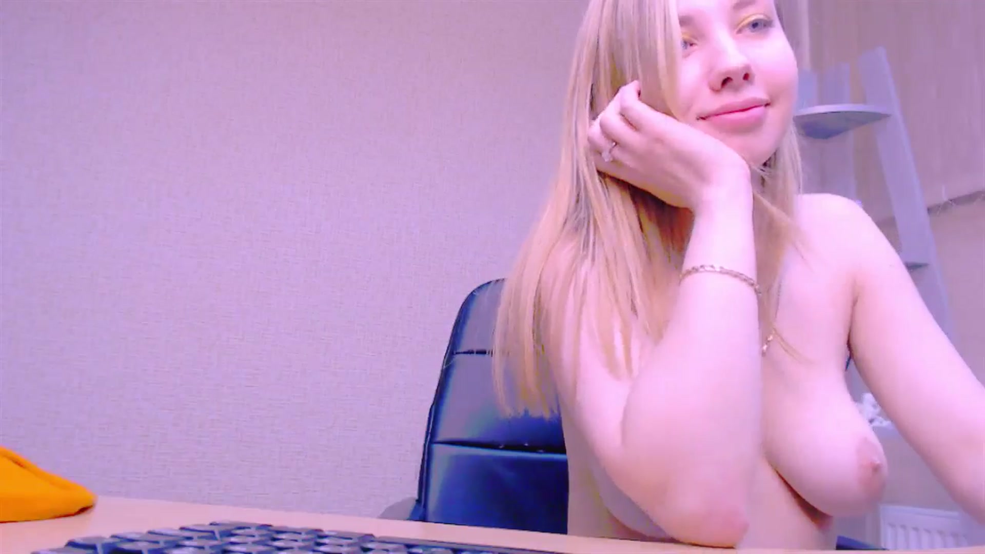 Gallery image thumbnail from AliceFire_'s myfreecams stream on, 02/14/2025, 14:45 image 13 of 20