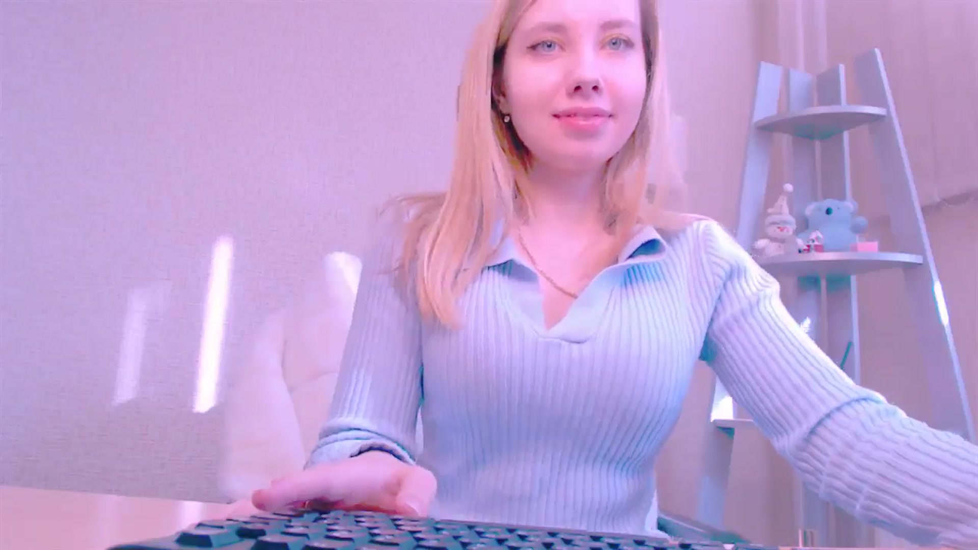 Gallery image thumbnail from AliceFire_'s myfreecams stream on, 02/15/2025, 08:18 image 13 of 20