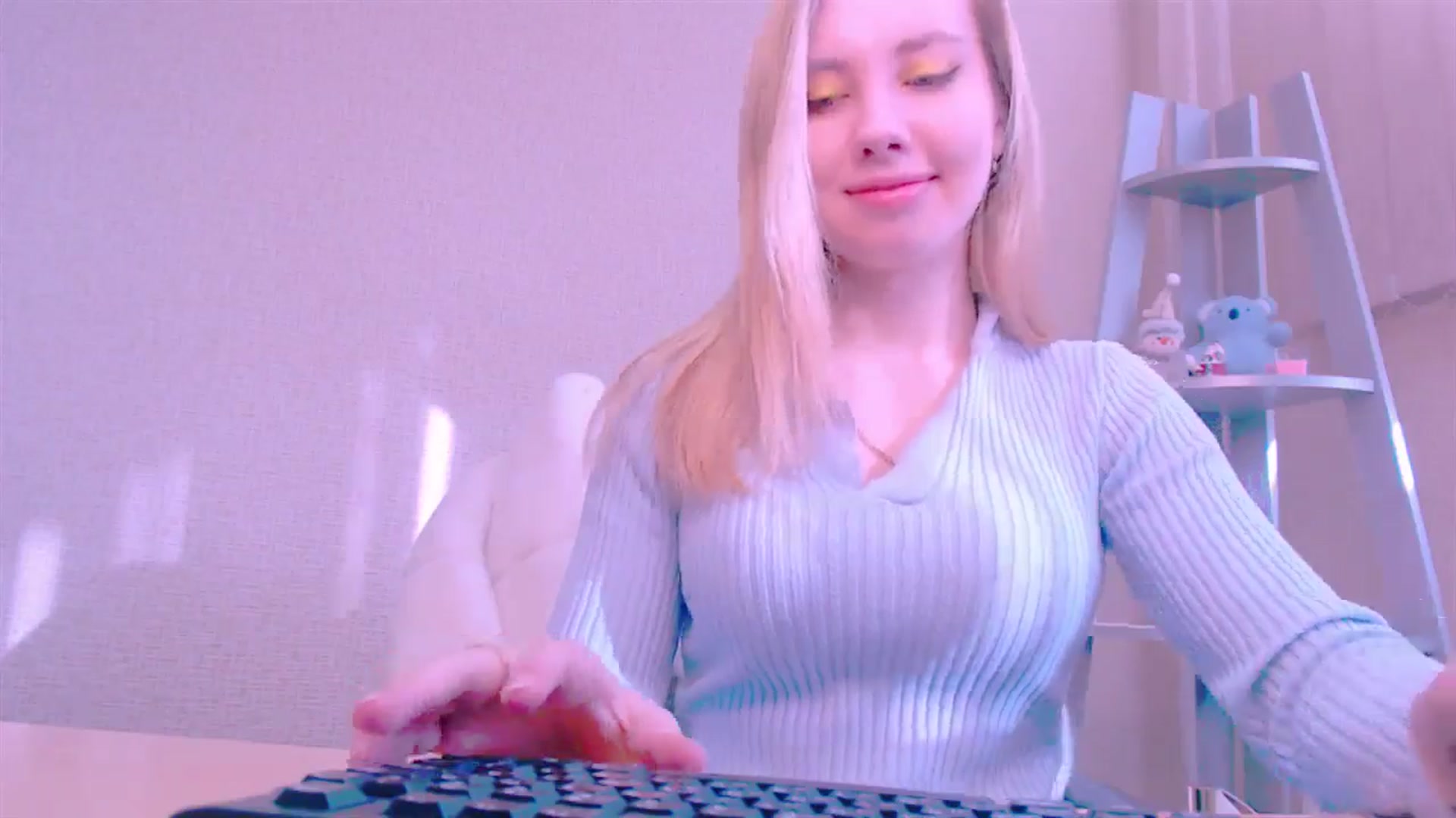 Gallery image thumbnail from AliceFire_'s myfreecams stream on, 02/15/2025, 08:18 image 2 of 20