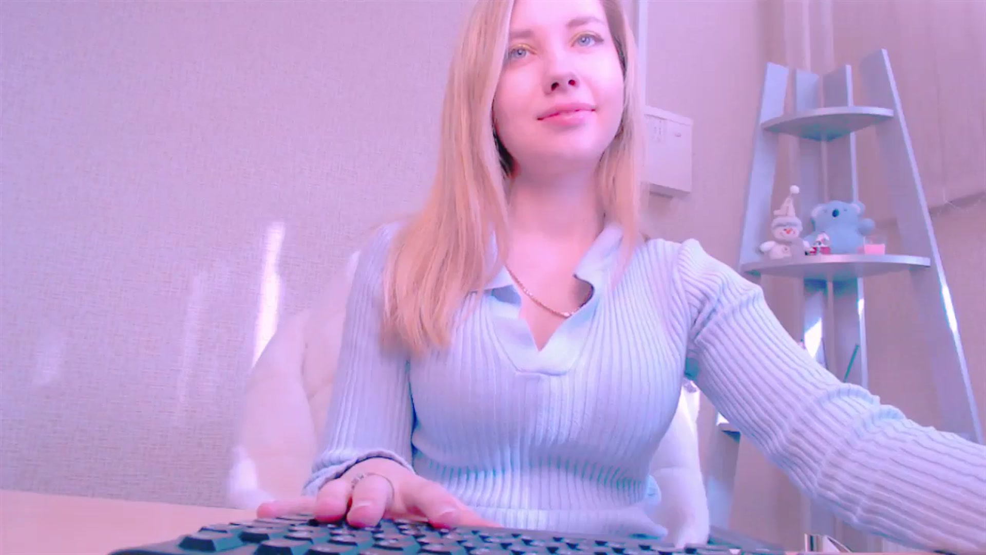 Gallery image thumbnail from AliceFire_'s myfreecams stream on, 02/15/2025, 08:18 image 6 of 20