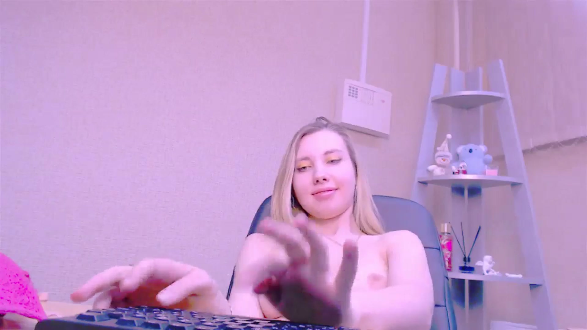Gallery image thumbnail from AliceFire_'s myfreecams stream on, 02/15/2025, 14:39 image 12 of 20