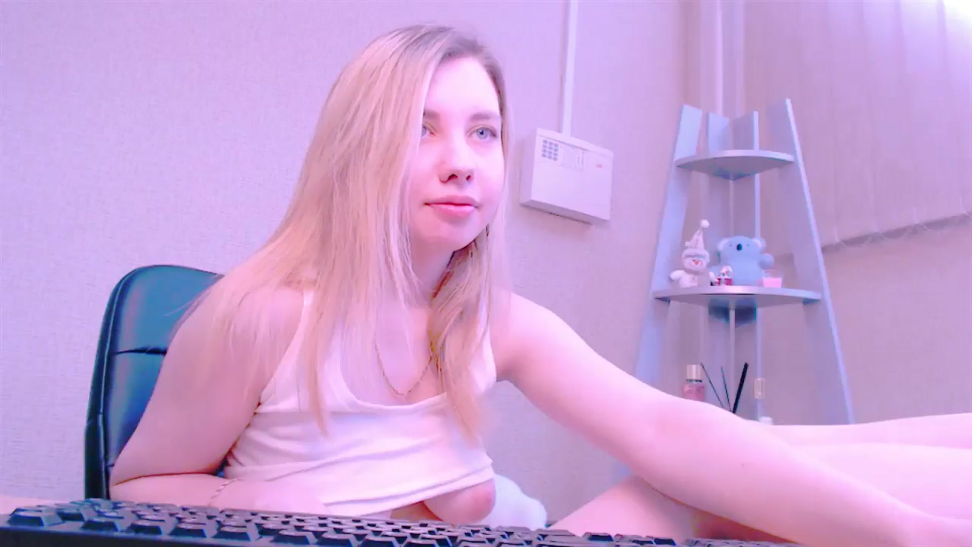 Gallery image thumbnail from AliceFire_'s myfreecams stream on, 02/18/2025, 11:54 image 15 of 20