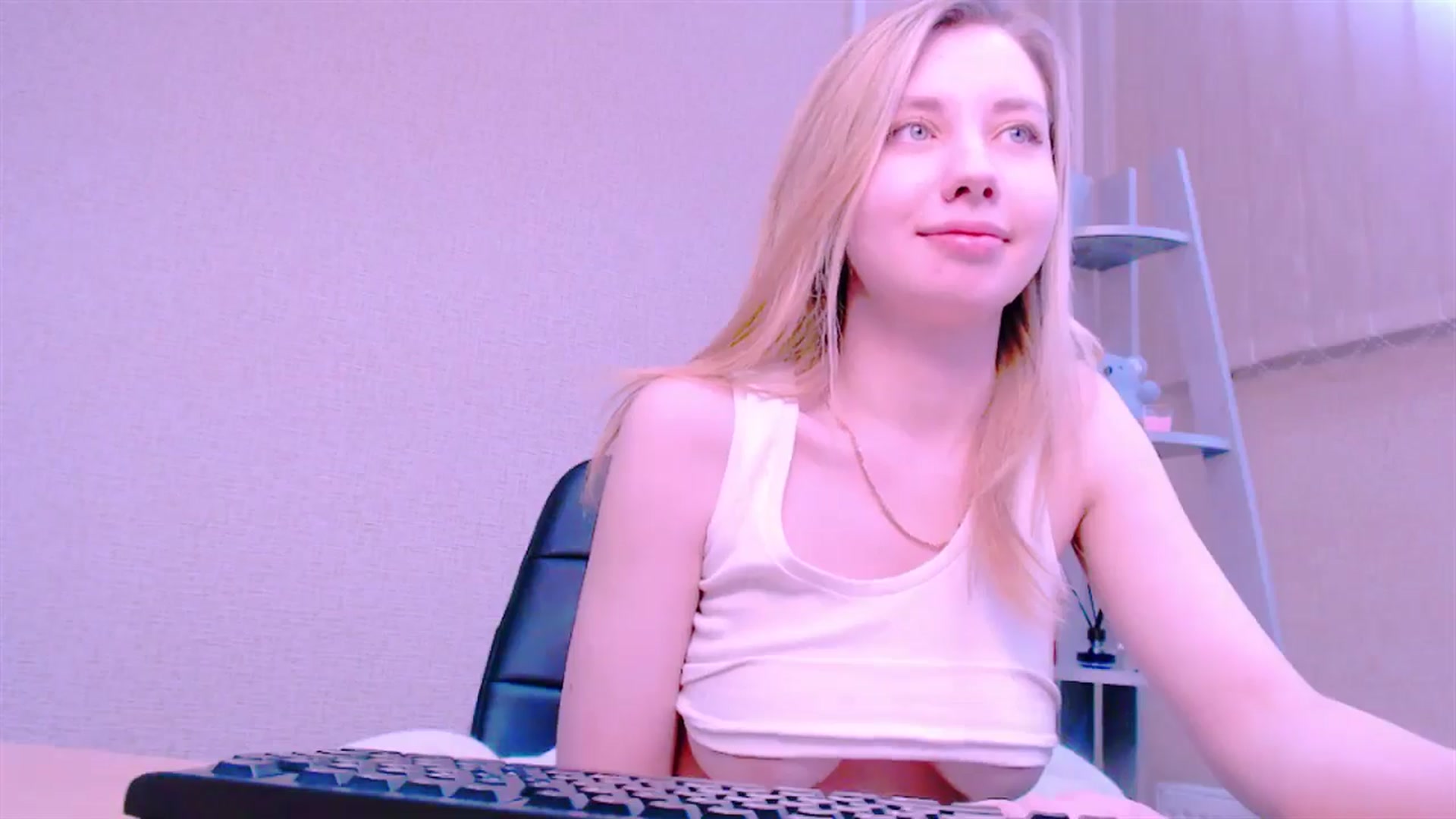 Gallery image thumbnail from AliceFire_'s myfreecams stream on, 02/18/2025, 11:54 image 20 of 20