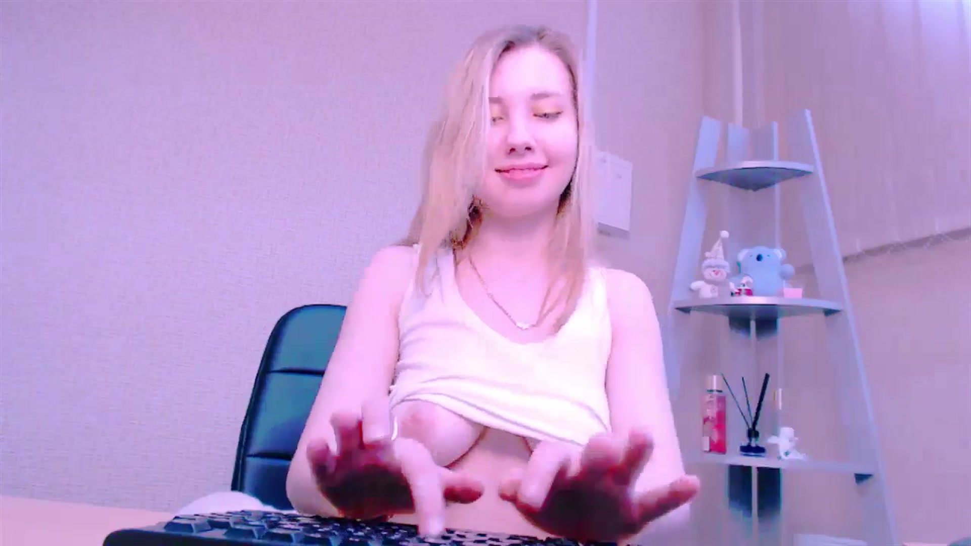 Gallery image thumbnail from AliceFire_'s myfreecams stream on, 02/18/2025, 13:00 image 20 of 20