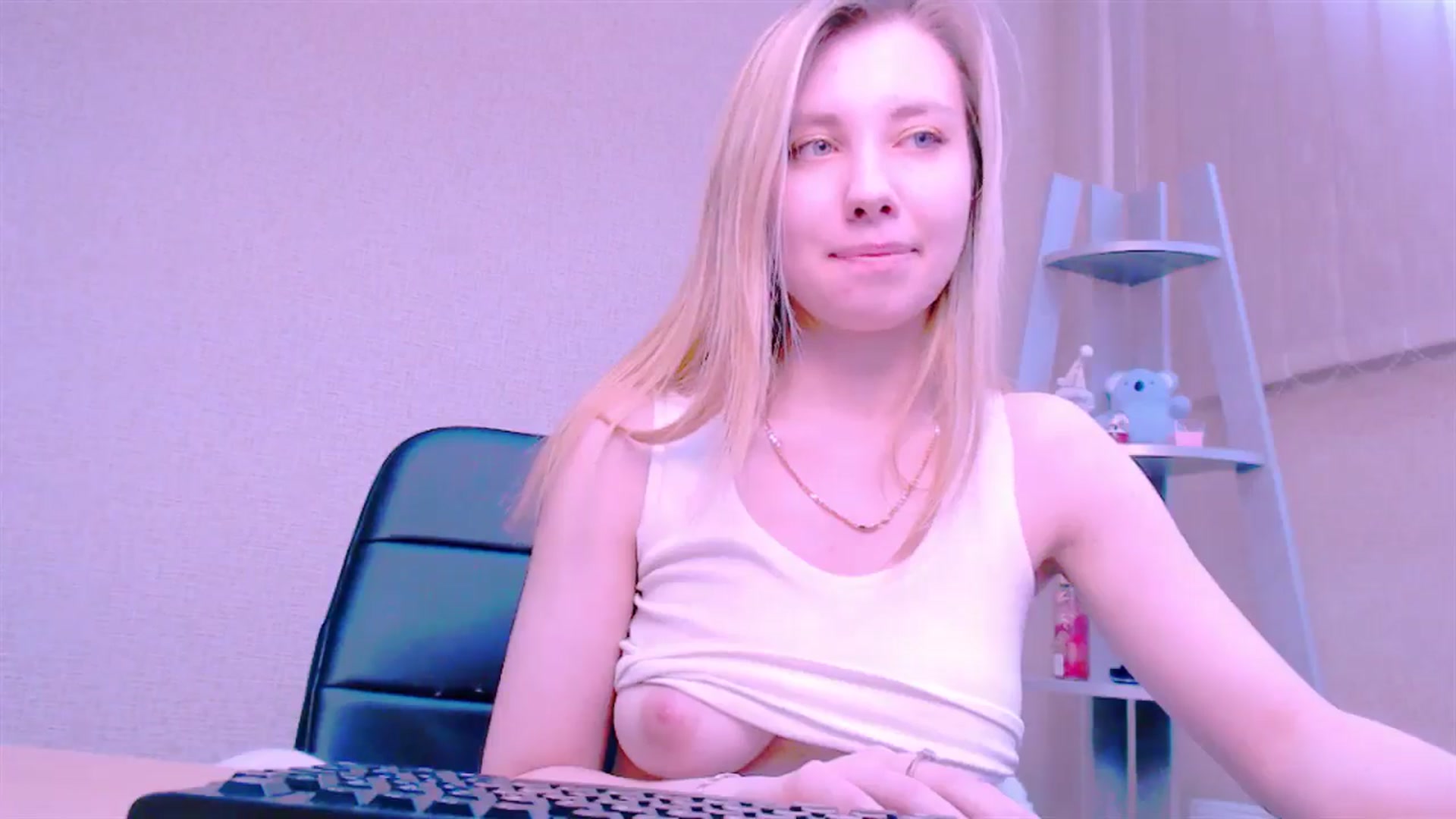 Gallery image thumbnail from AliceFire_'s myfreecams stream on, 02/18/2025, 13:00 image 13 of 20