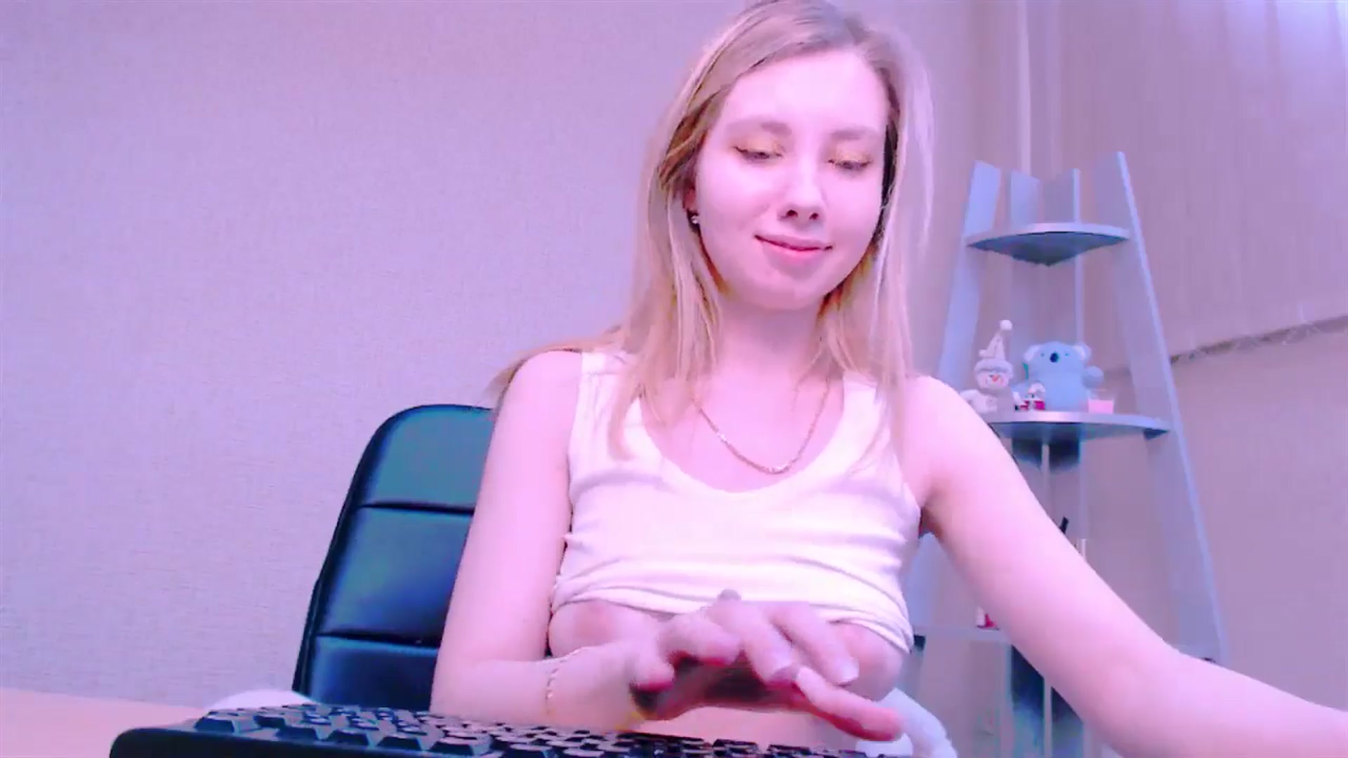 Gallery image thumbnail from AliceFire_'s myfreecams stream on, 02/18/2025, 13:00 image 5 of 20