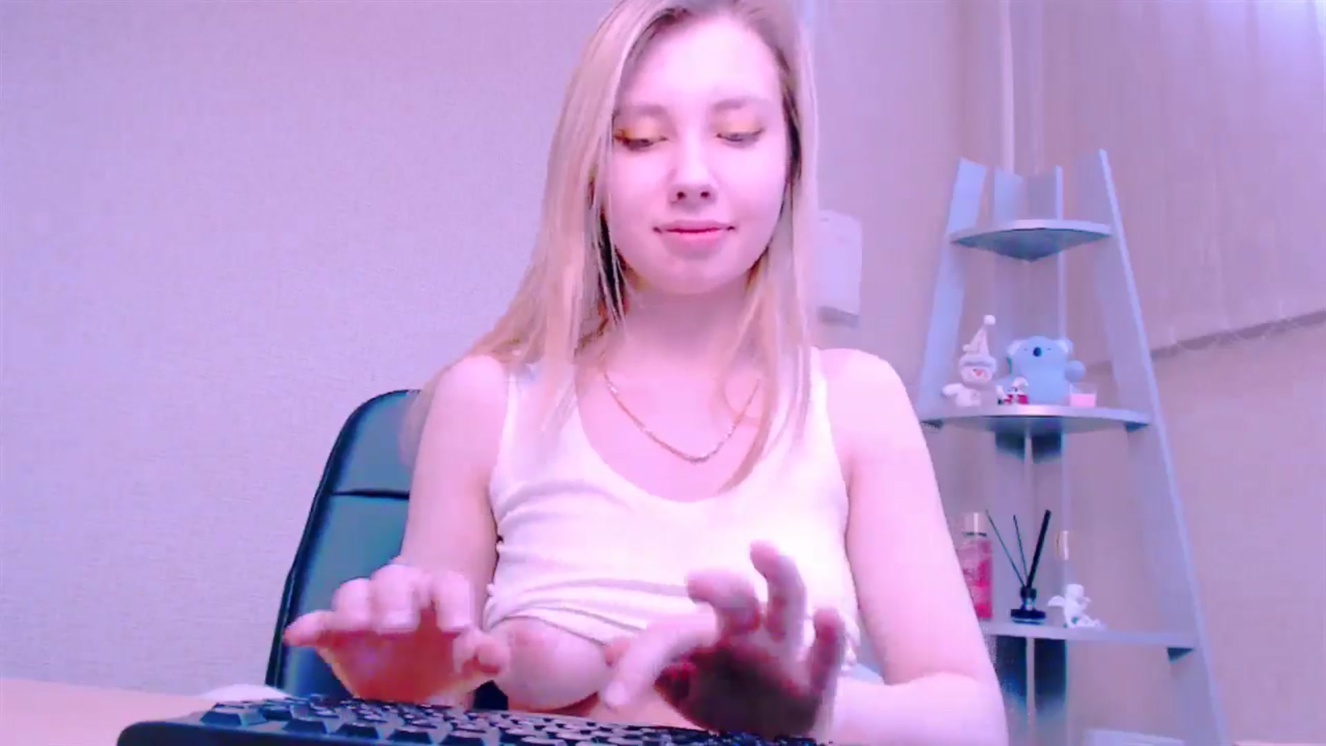 Gallery image thumbnail from AliceFire_'s myfreecams stream on, 02/18/2025, 13:00 image 12 of 20