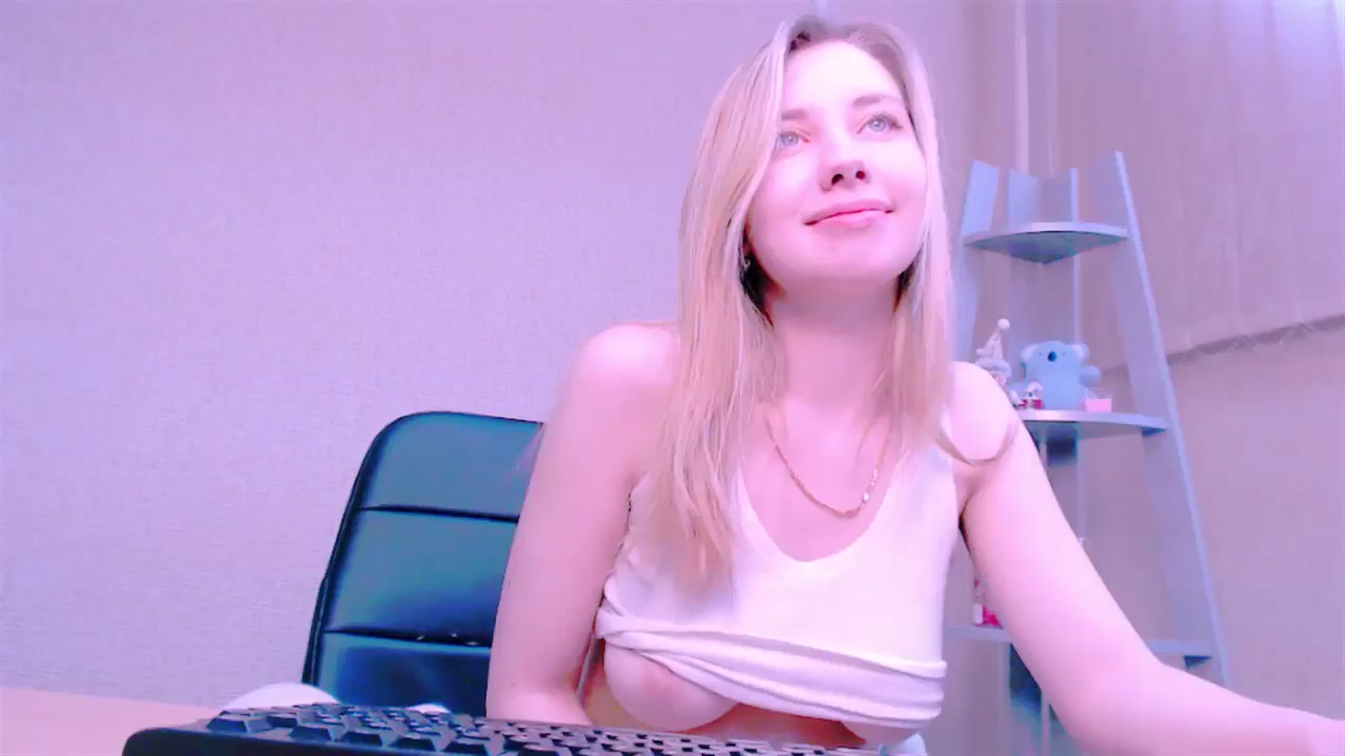 Gallery image thumbnail from AliceFire_'s myfreecams stream on, 02/18/2025, 13:00 image 8 of 20