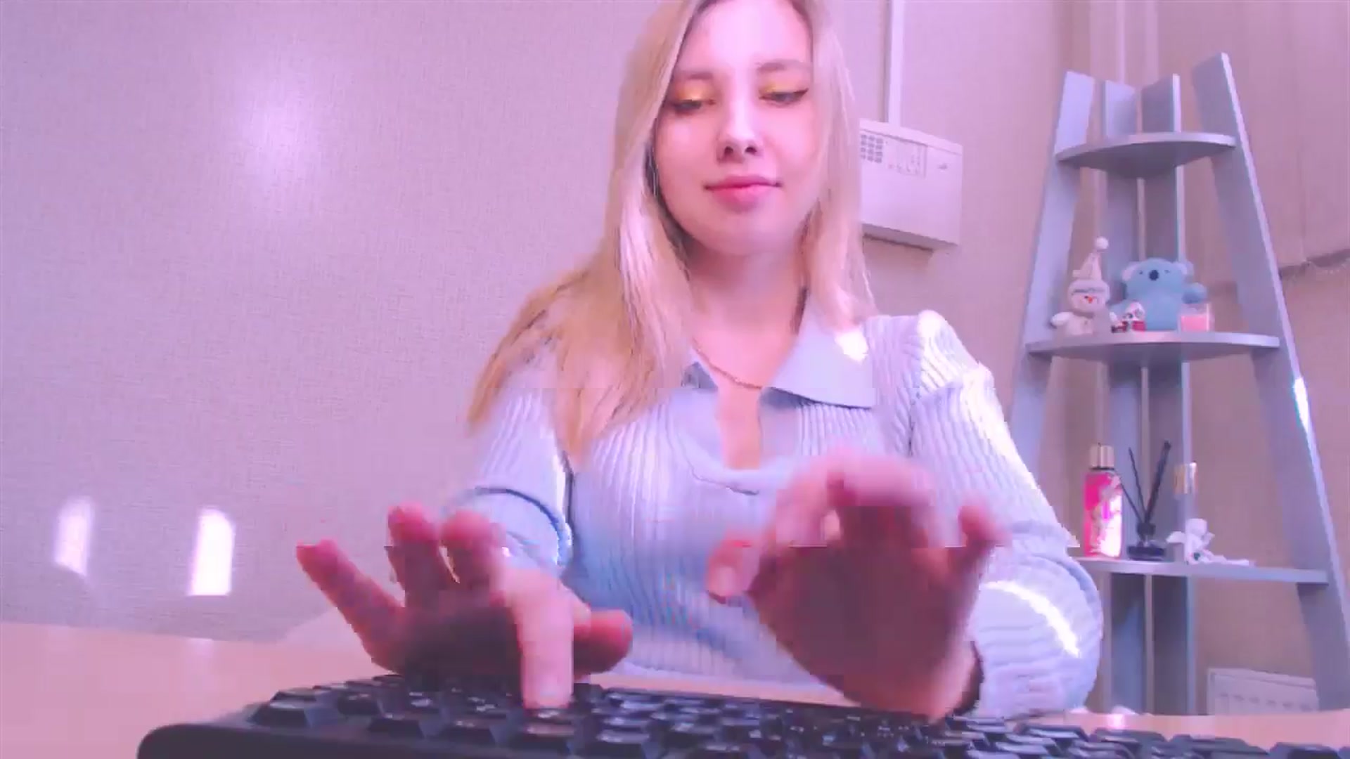 Gallery image thumbnail from AliceFire_'s myfreecams stream on, 02/20/2025, 08:40 image 4 of 20