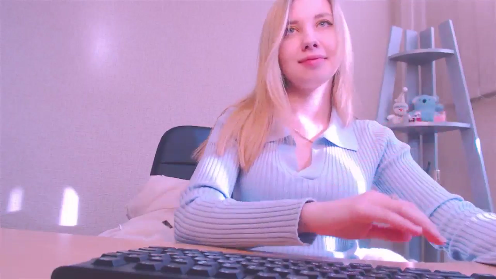 Gallery image thumbnail from AliceFire_'s myfreecams stream on, 02/20/2025, 08:40 image 8 of 20