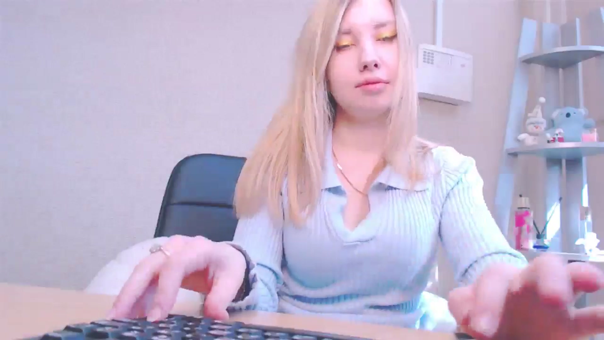 Gallery image thumbnail from AliceFire_'s myfreecams stream on, 02/21/2025, 08:38 image 2 of 20